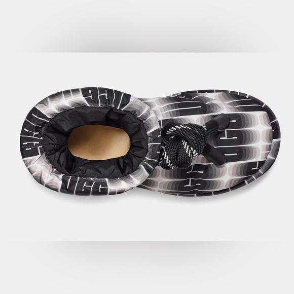 NIB UGG Women's Classic Maxi Wavelength Short Black & White Water Repellency - Picture 6 of 7